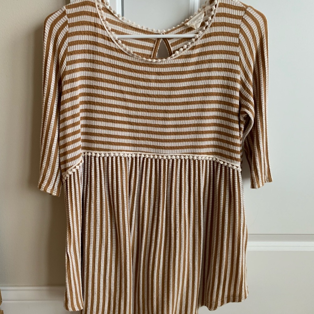 Mustard/Gold Striped Flowy 3/4 Sleeve Top